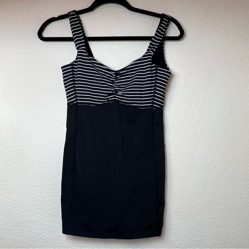 LULULEMON Aria II Black and White Striped Tank Top Sz 6